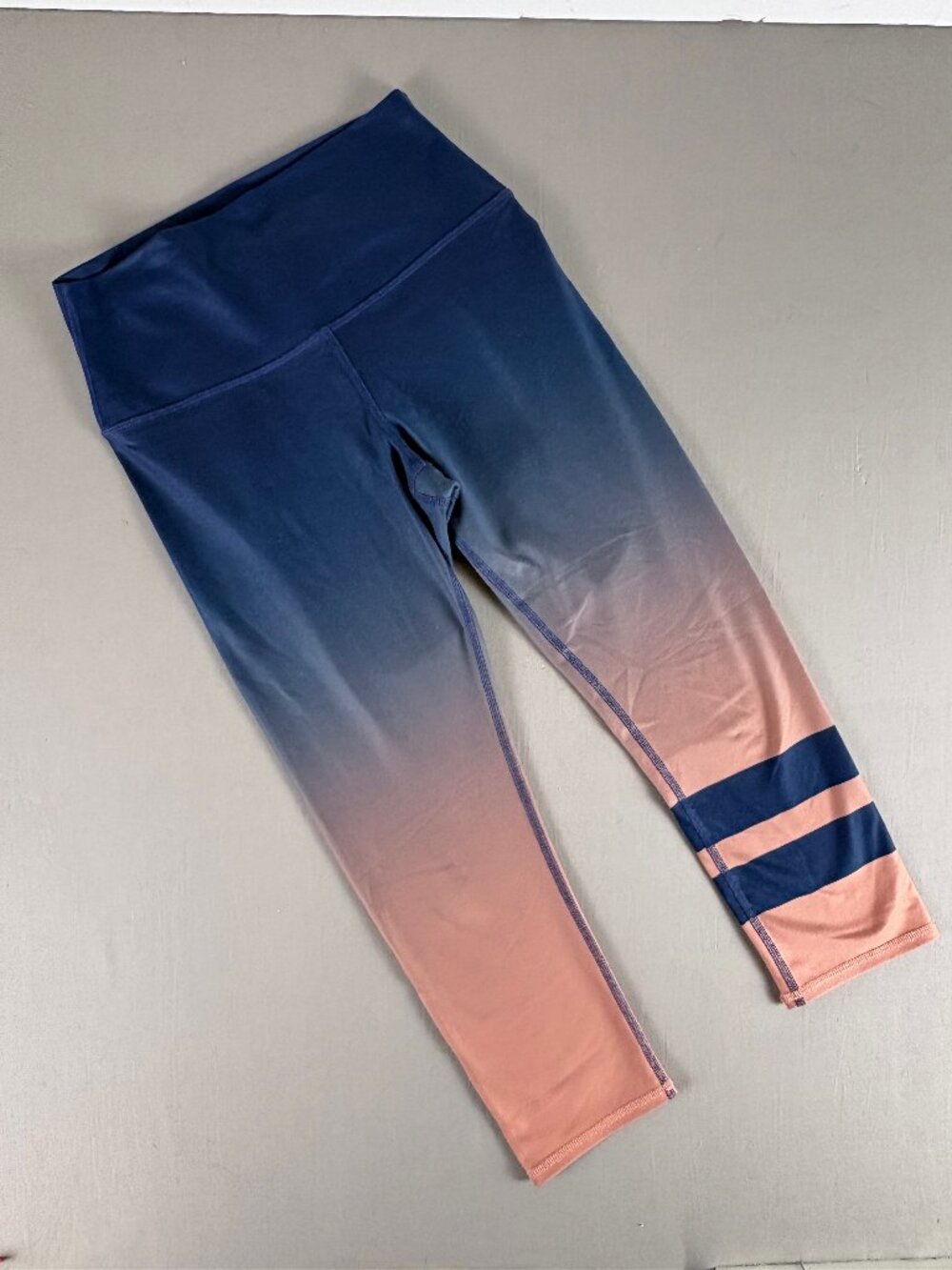 Alo Yoga High-Waist Airbrush Capri Gradient Sky Ombré Leggings M
